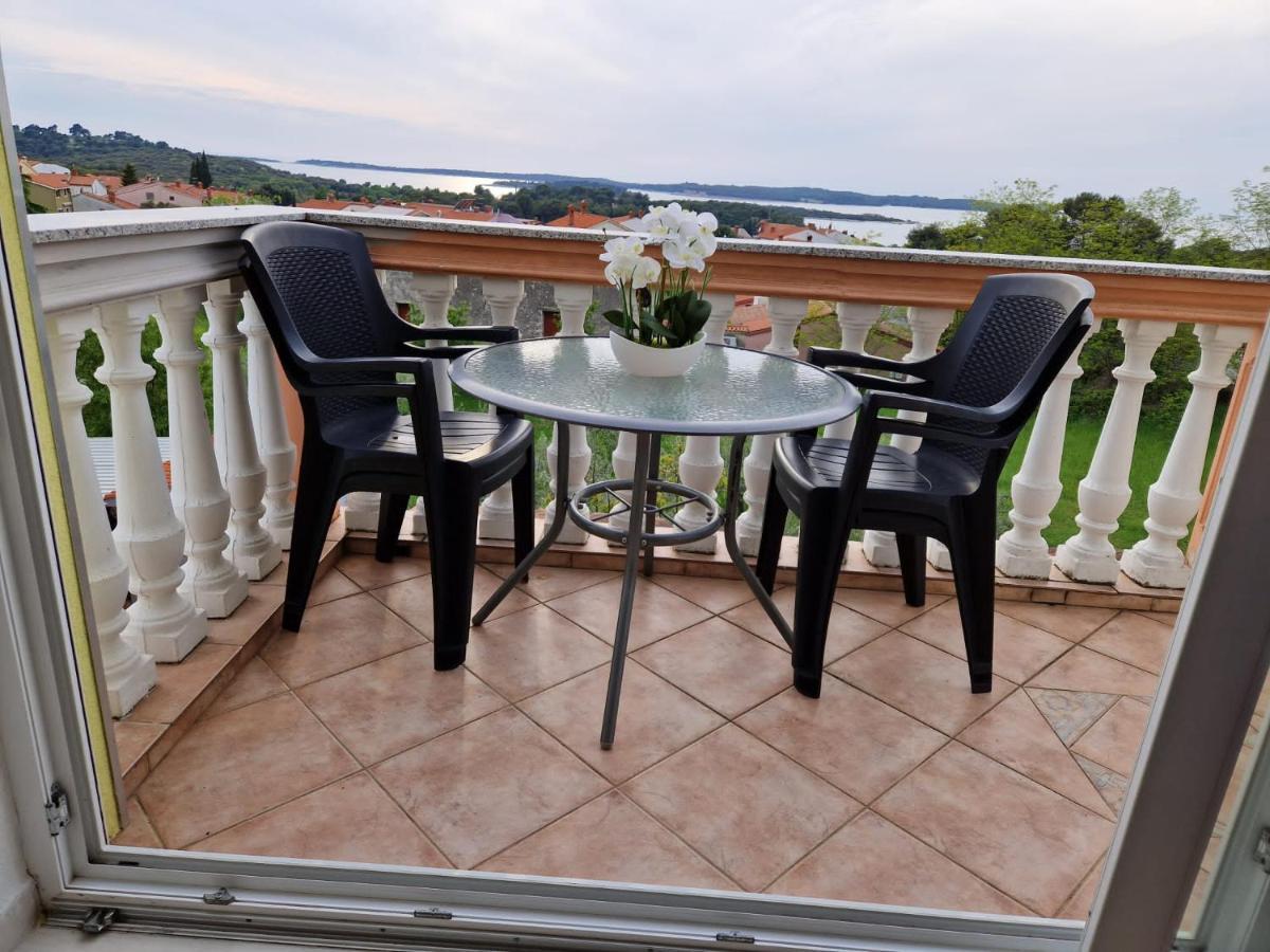 Apartment Vilic Pula Eksteriør bilde